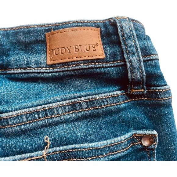 Judy Blue Capri Fit Distressed Ankle Skinny Jeans - Picture 12 of 16